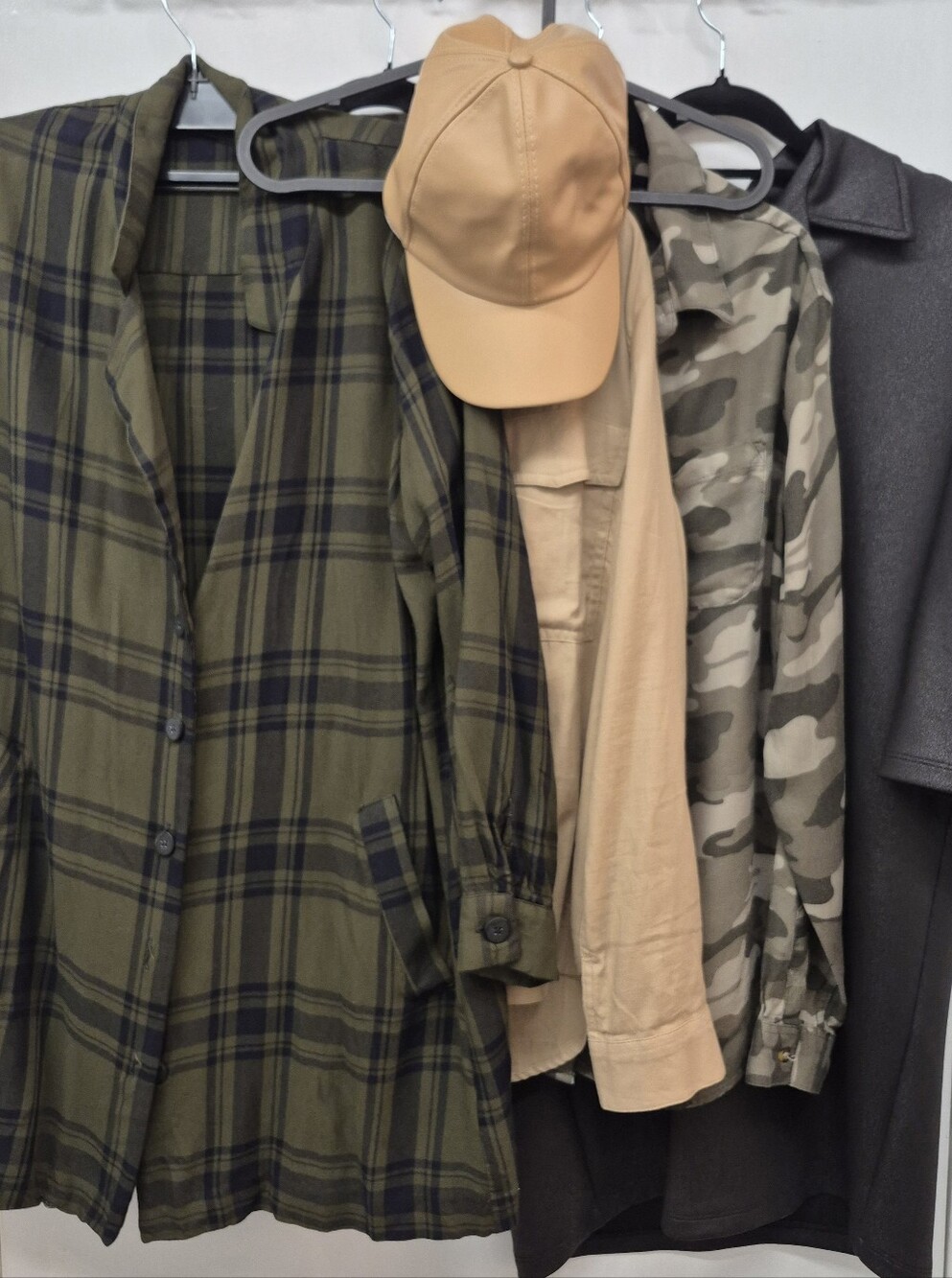 4 Women Tops Size Medium Casual Button Up Tan Beige Faux Leather Cap Bundle